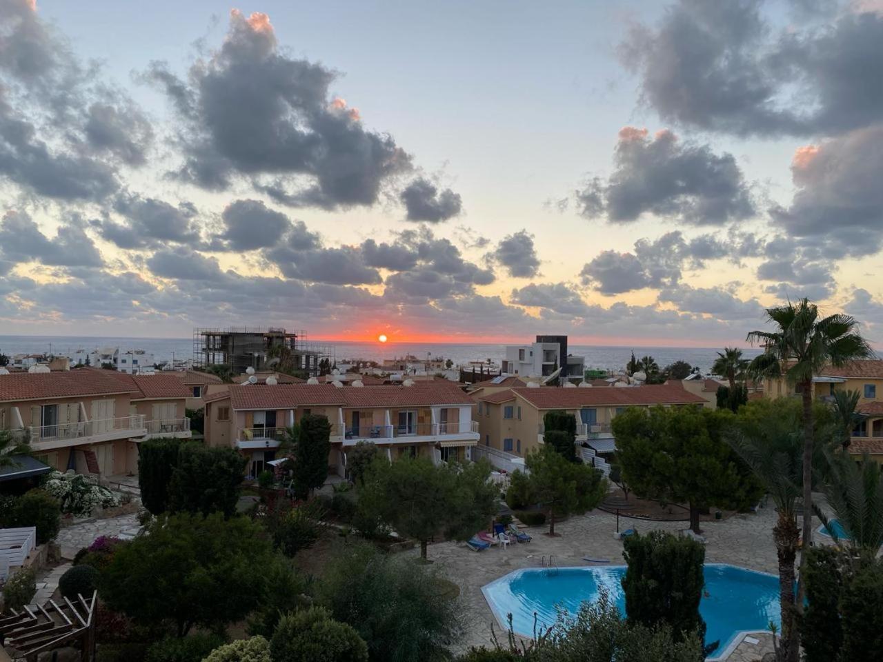 Newly Renovated- Regina Gardens 1, Venus Beach 500 M, Sea&Sunsets View, License Ooo7141 Paphos Ngoại thất bức ảnh